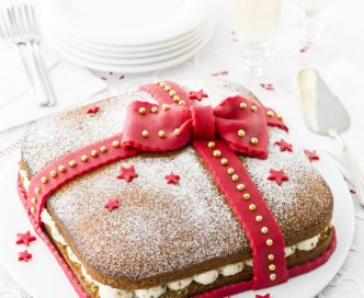 Torta regalo alle mandorle
